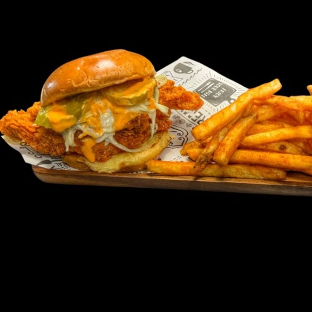 🌶️🔥 Spicy Zinger Burger w/Fries.
